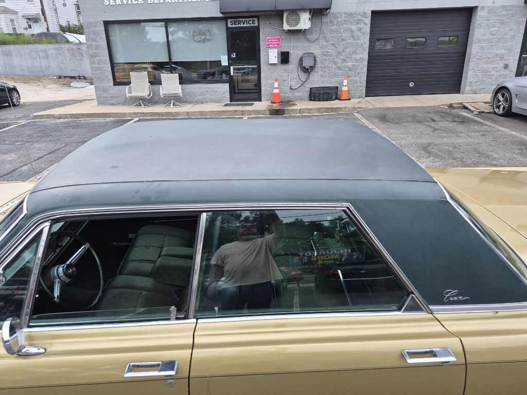1968 Chrysler Imperial Image 9
