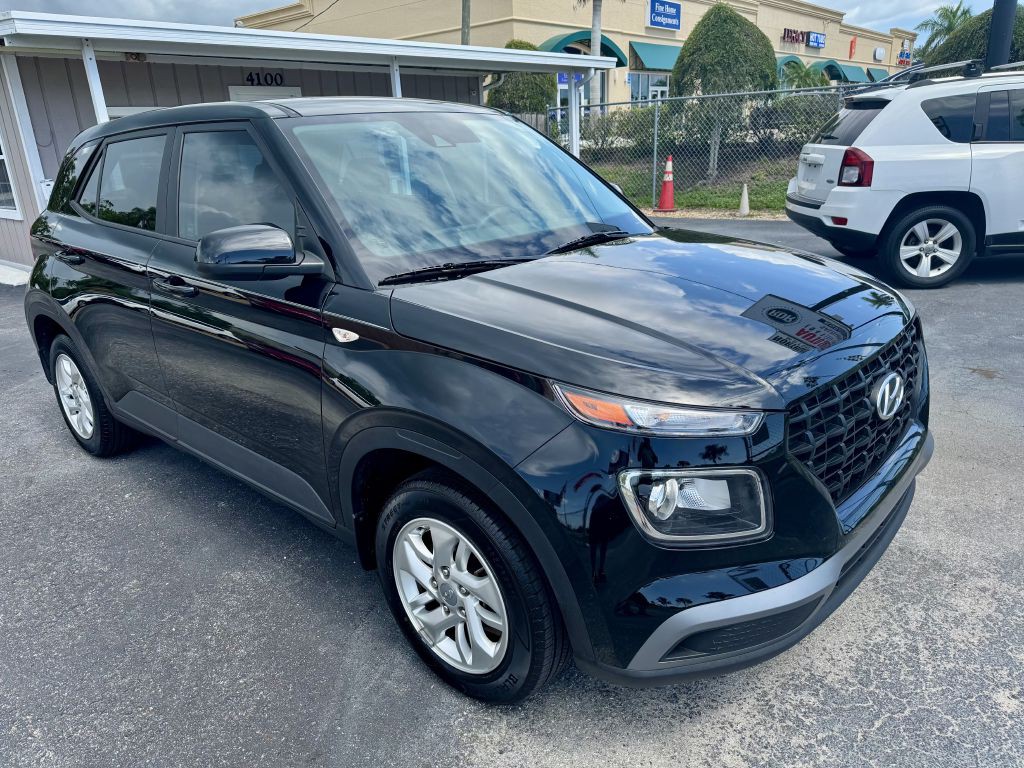 2021 Hyundai Venue Image 2