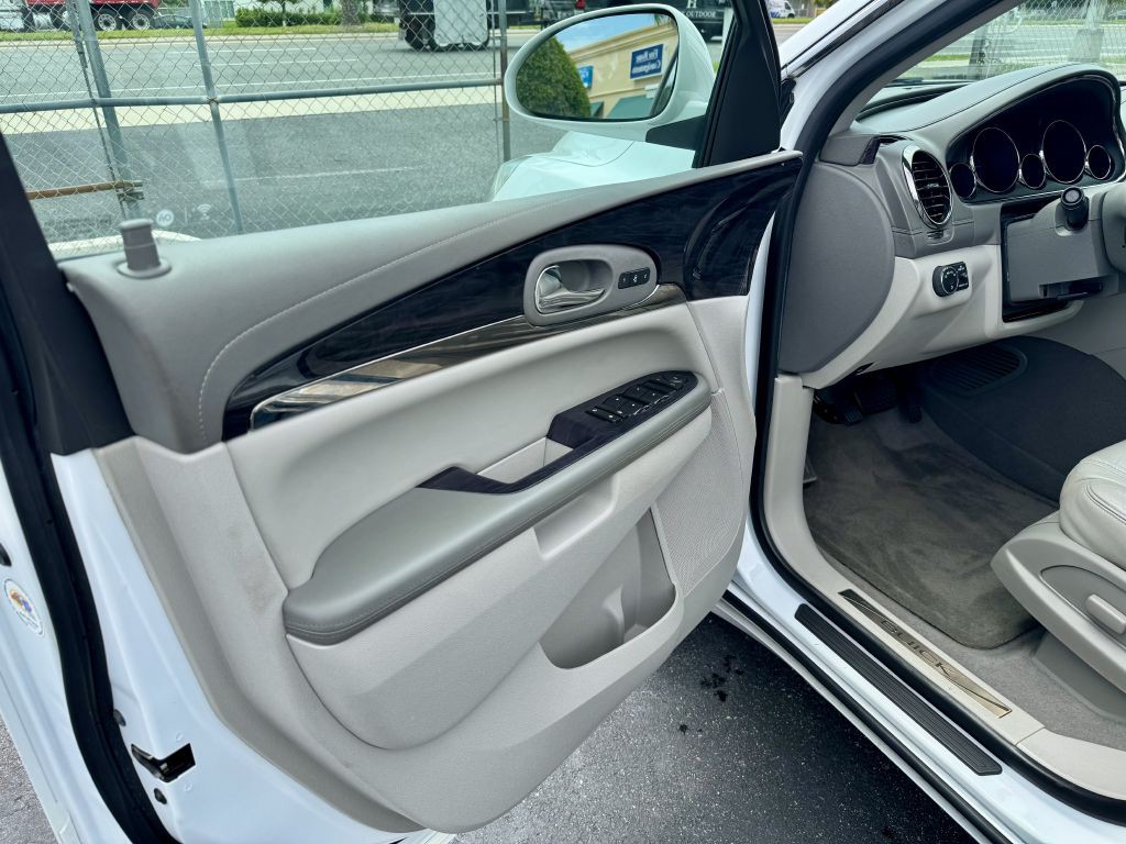 2017 Buick Enclave Image 8