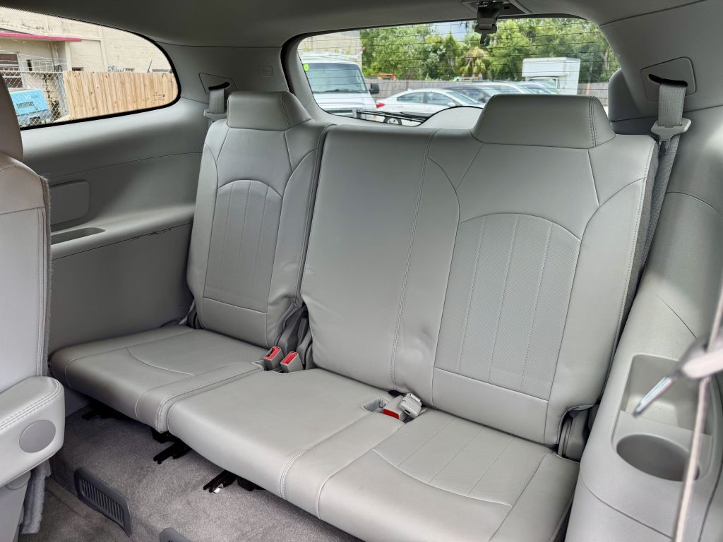 2017 Buick Enclave Image 12