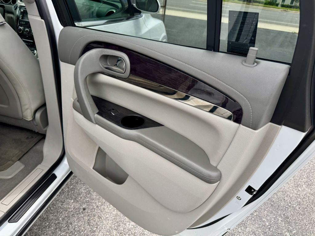 2017 Buick Enclave Image 17
