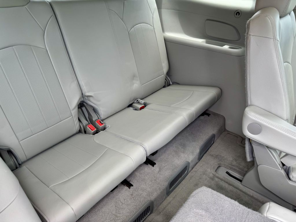 2017 Buick Enclave Image 18