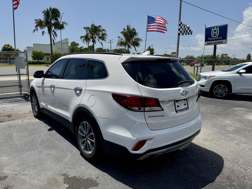 2017 Hyundai Santa Fe Image 7