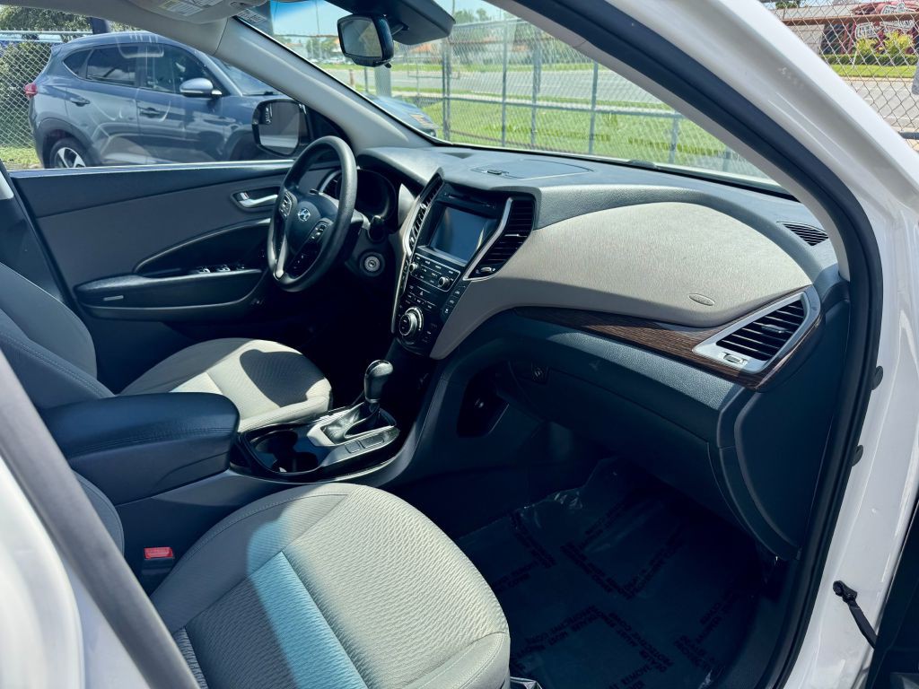 2017 Hyundai Santa Fe Image 9