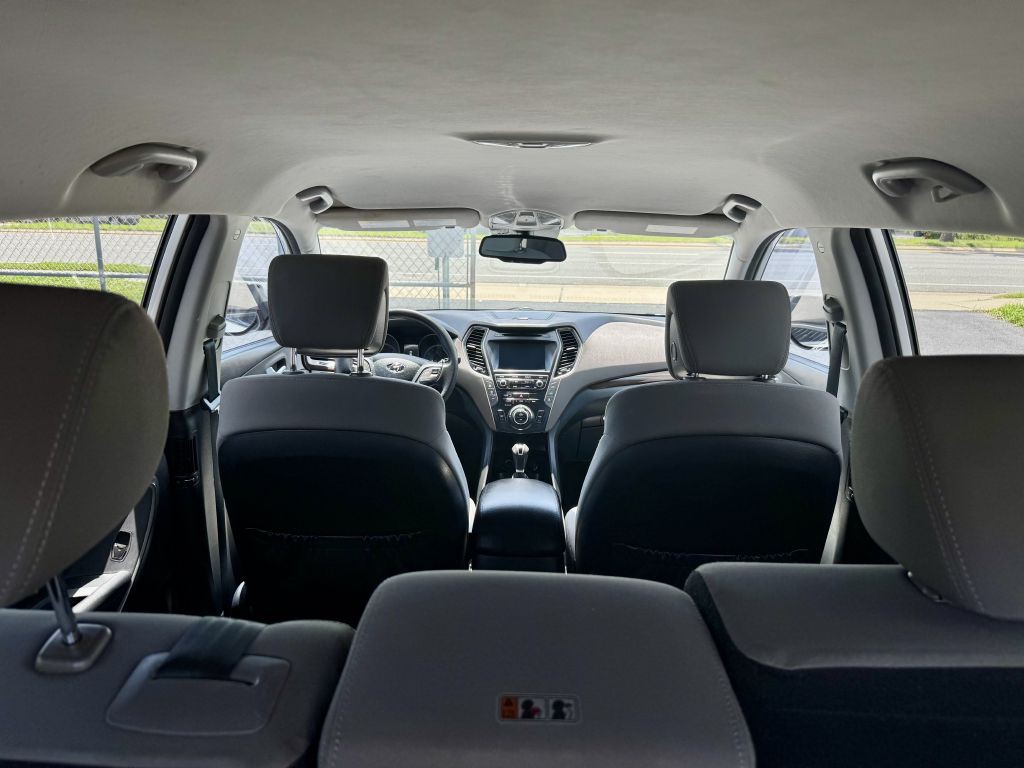 2017 Hyundai Santa Fe Image 14
