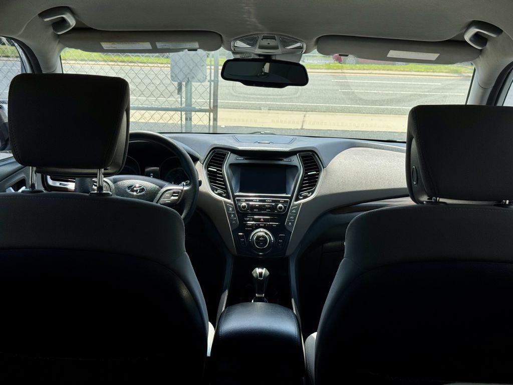 2017 Hyundai Santa Fe Image 15