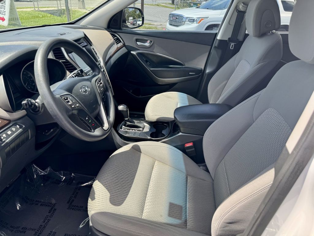 2017 Hyundai Santa Fe Image 19