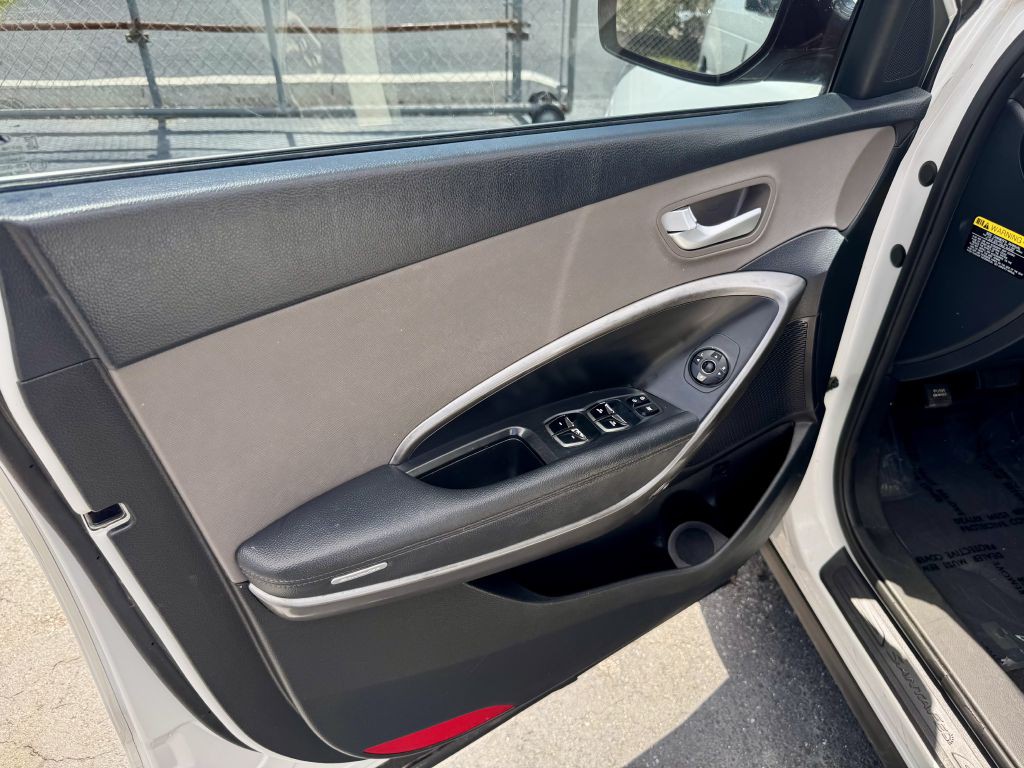2017 Hyundai Santa Fe Image 20