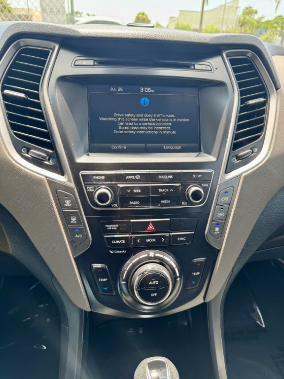 2017 Hyundai Santa Fe Image 21