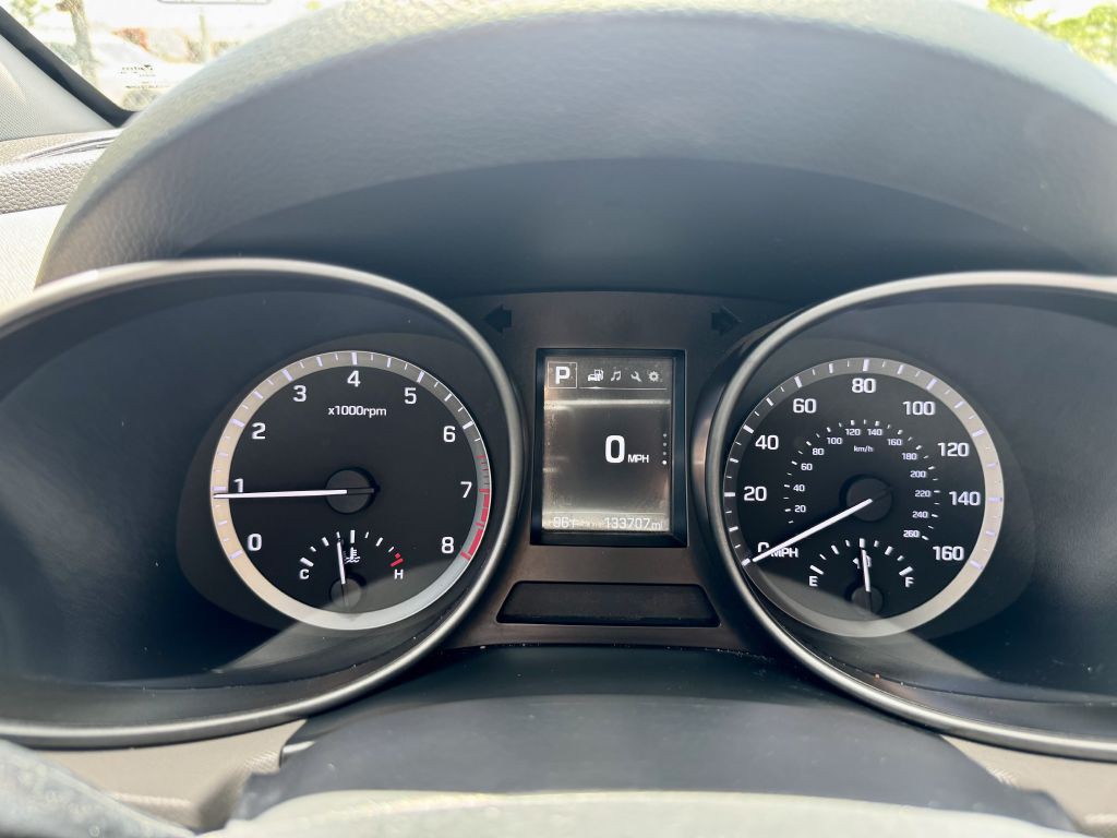 2017 Hyundai Santa Fe Image 22