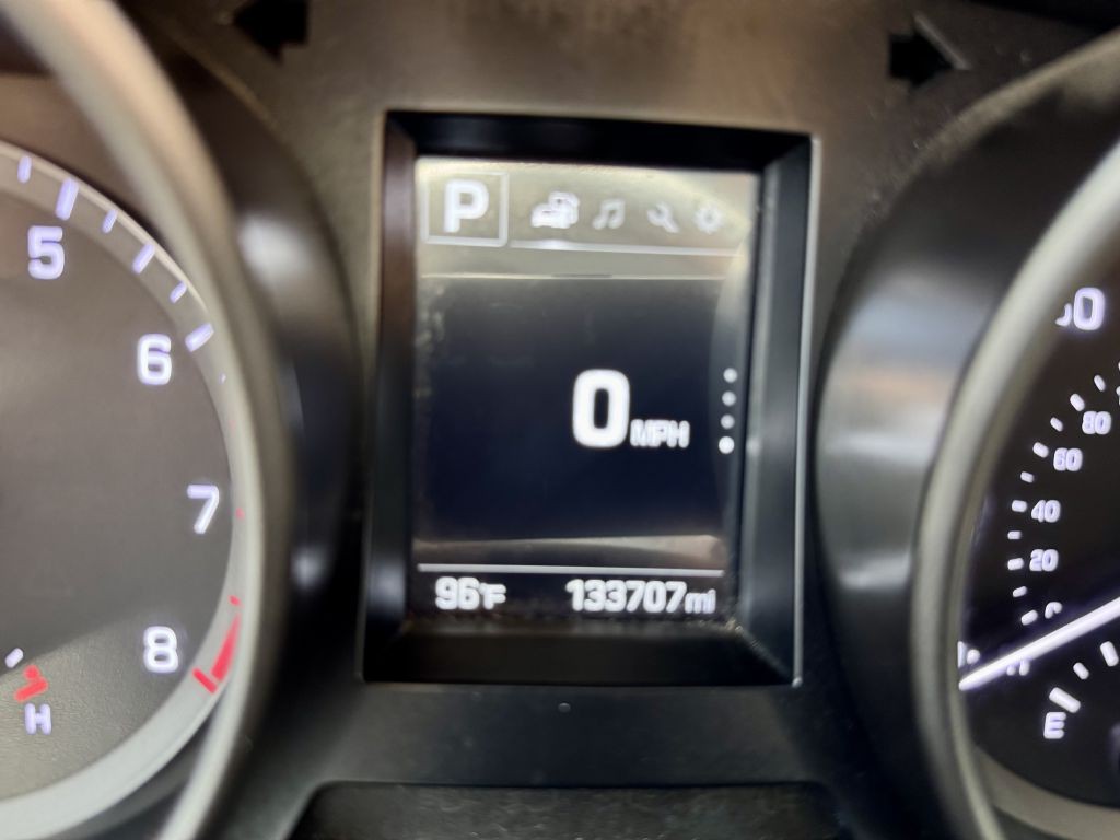 2017 Hyundai Santa Fe Image 23