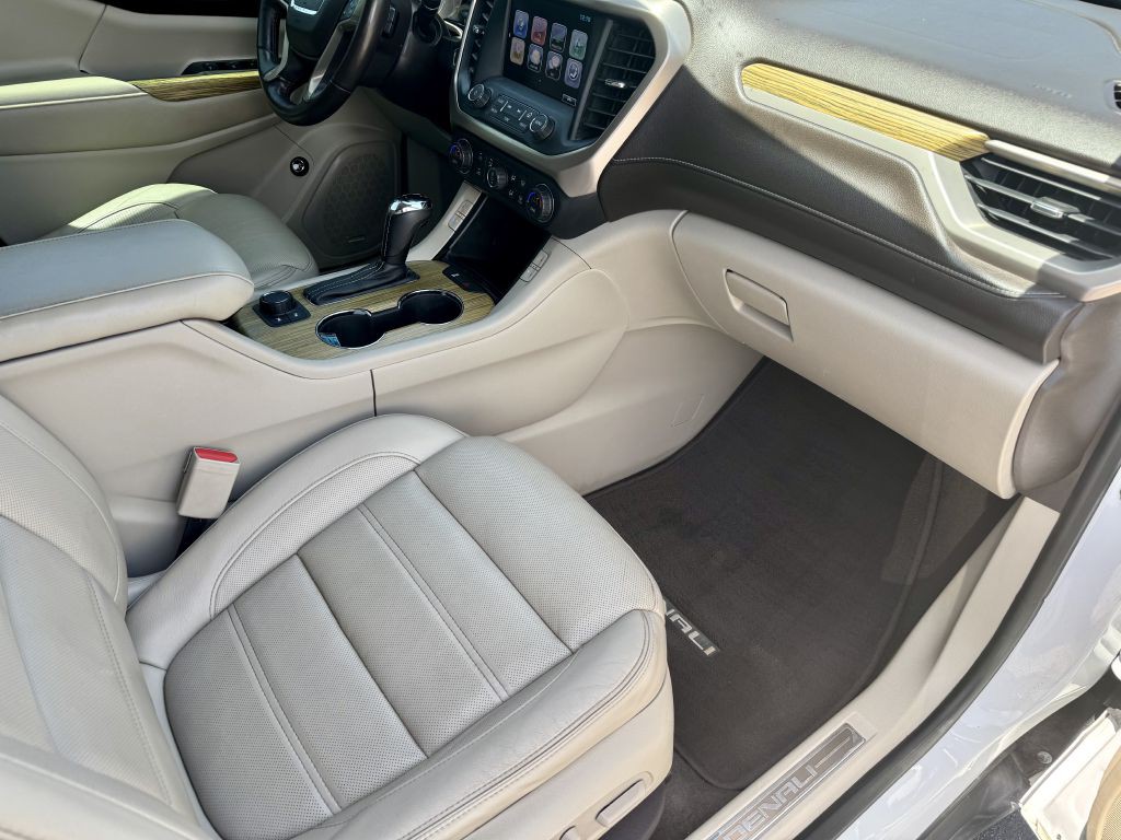 2018 GMC Acadia Image 8