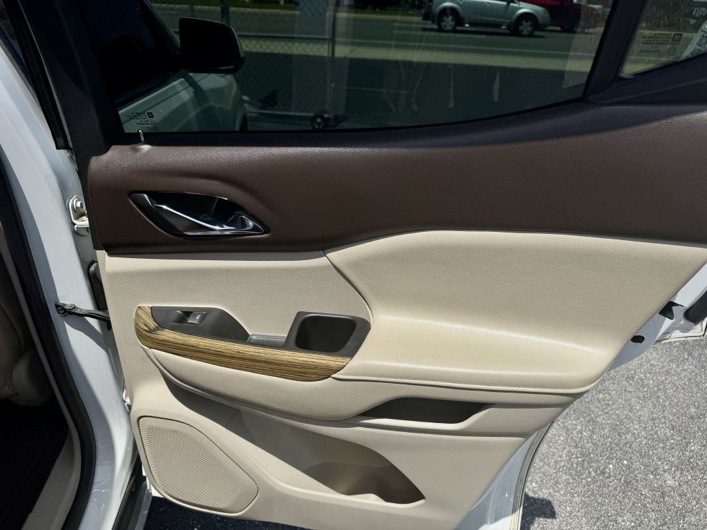 2018 GMC Acadia Image 12