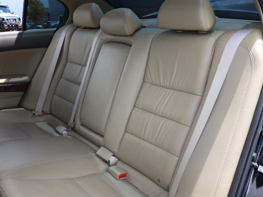 2010 Honda Accord Image 18