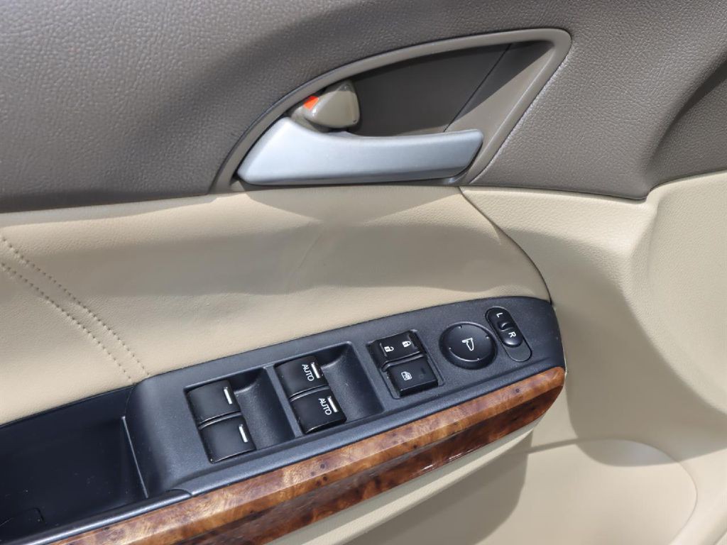 2010 Honda Accord Image 10