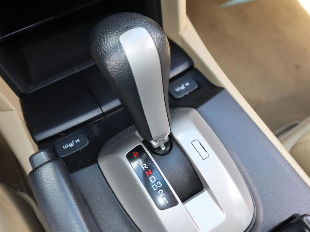 2010 Honda Accord Image 8