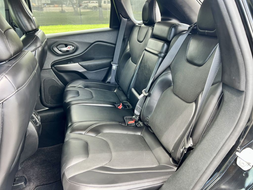 2019 Jeep Cherokee Image 12