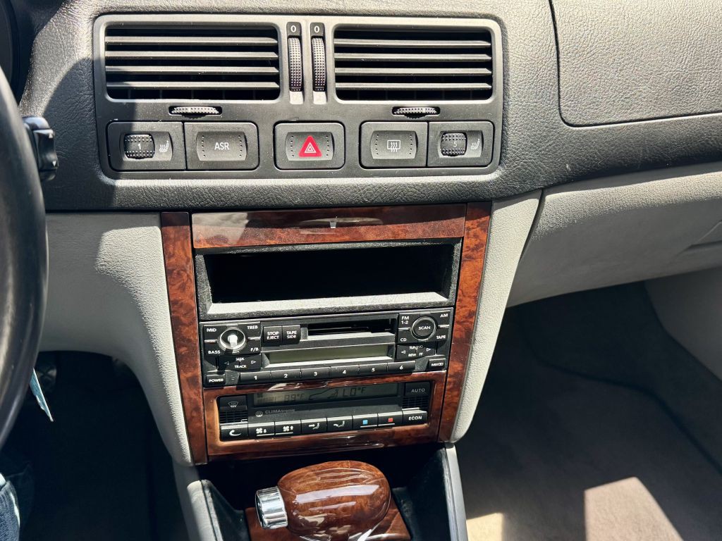 2001 Volkswagen Jetta Image 24