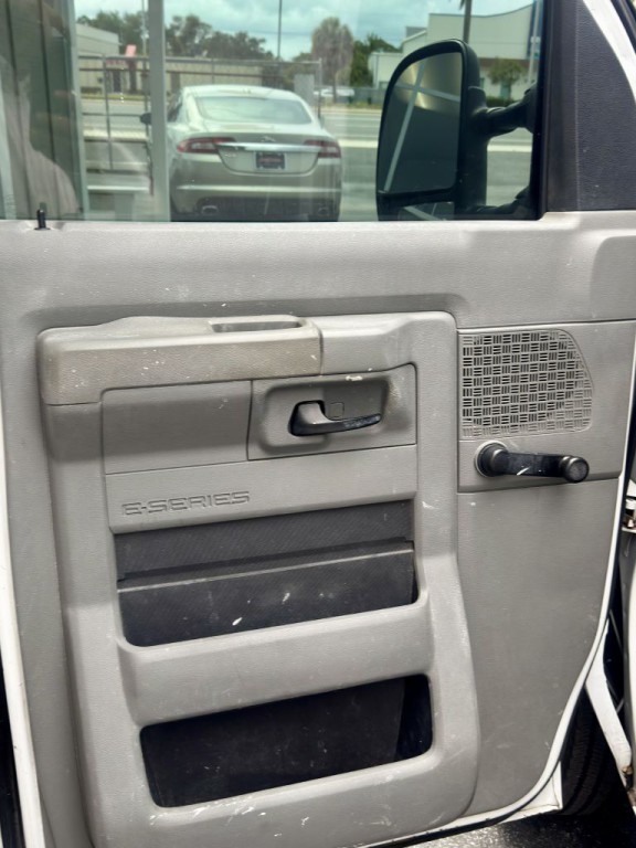 2013 Ford Econoline Image 8