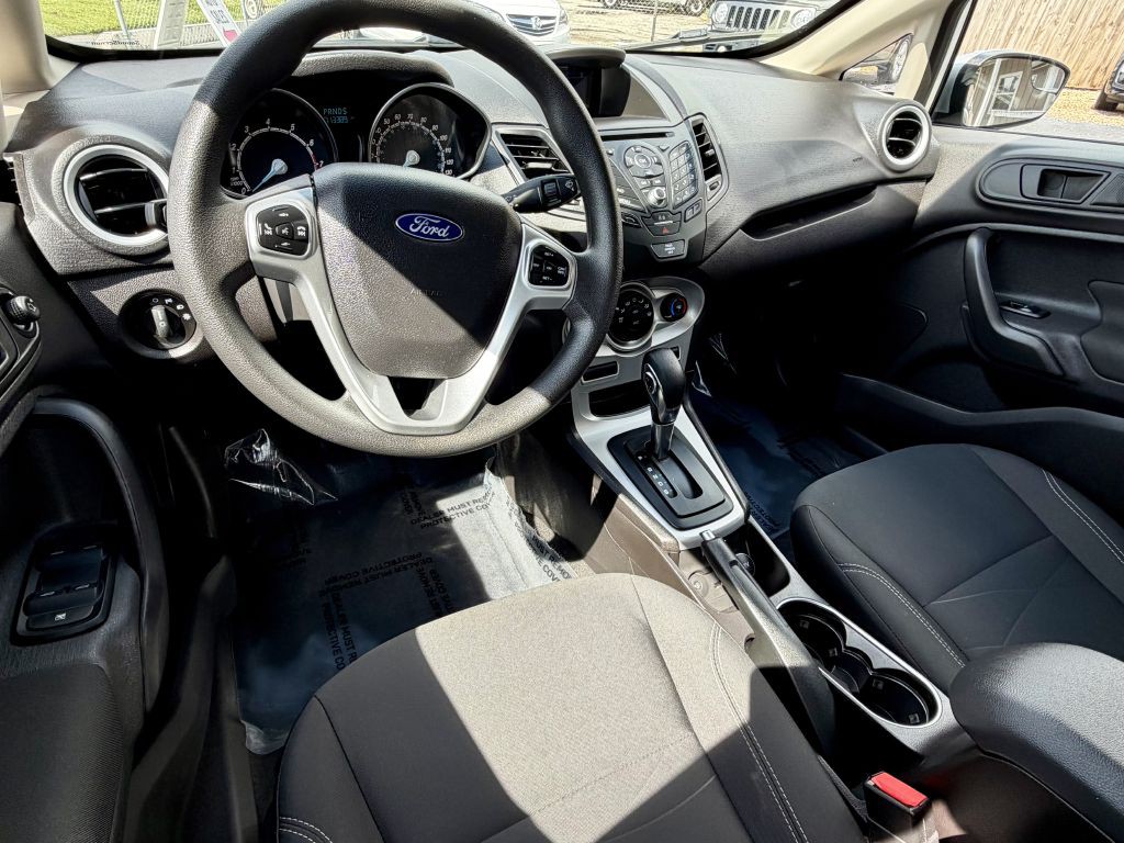 2017 Ford Fiesta Image 9