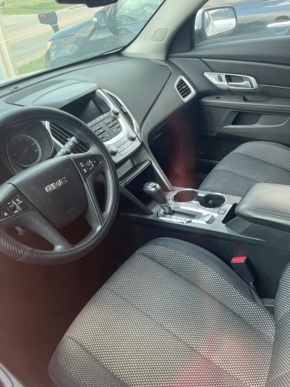 2017 GMC Terrain Image 2