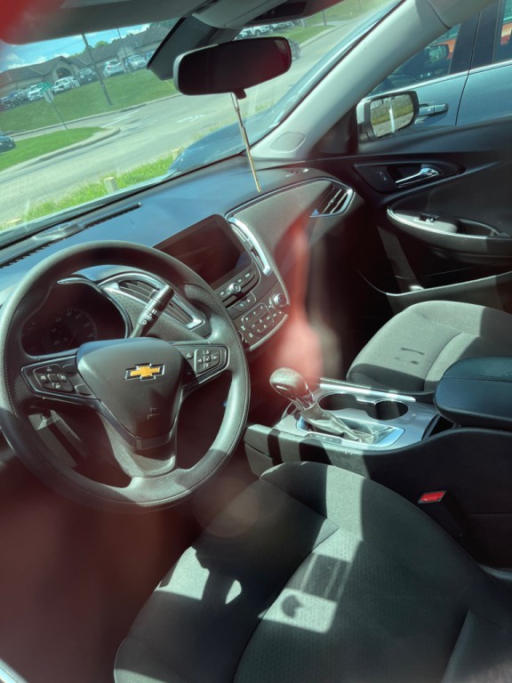 2021 Chevrolet Malibu Image 2
