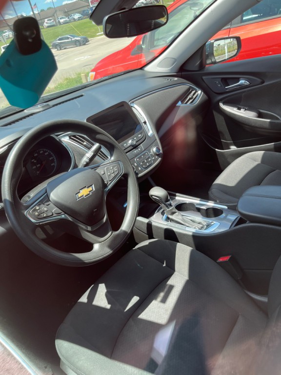 2021 Chevrolet Malibu Image 2
