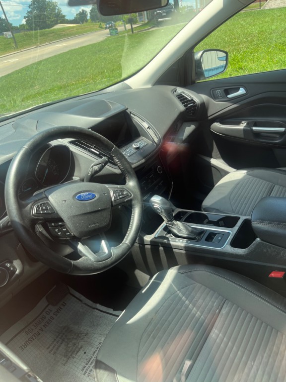 2019 Ford Escape Image 2
