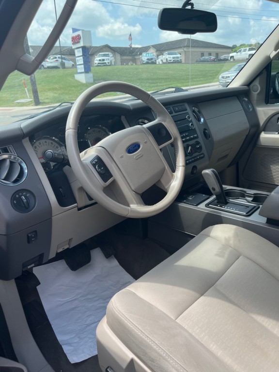 2014 Ford Expedition Image 2