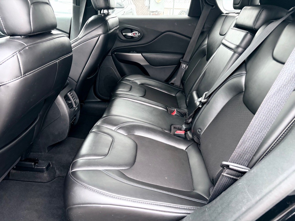 2019 Jeep Cherokee Image 6