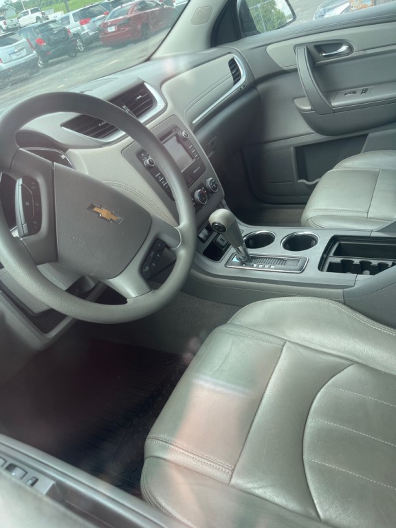 2017 Chevrolet Traverse Image 2