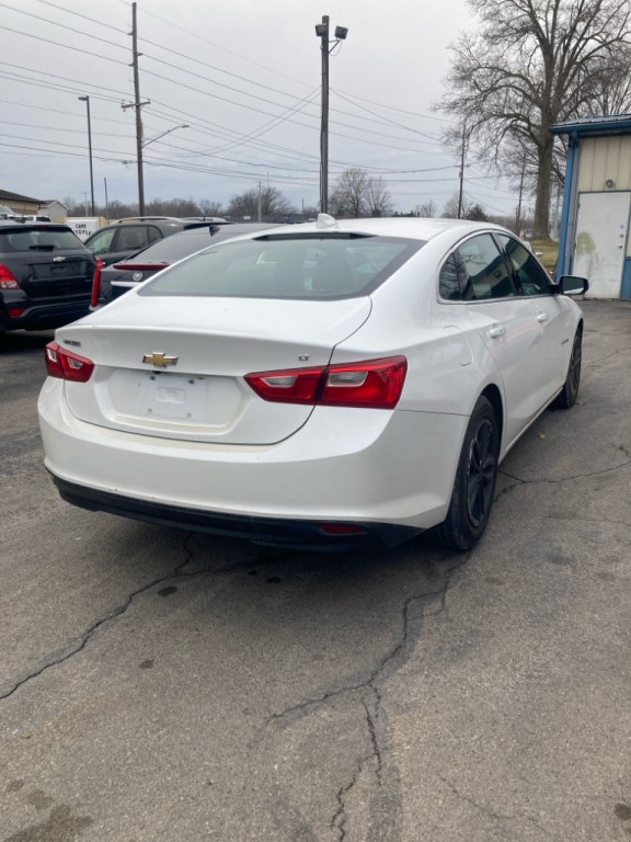 2017 Chevrolet Malibu Image 3