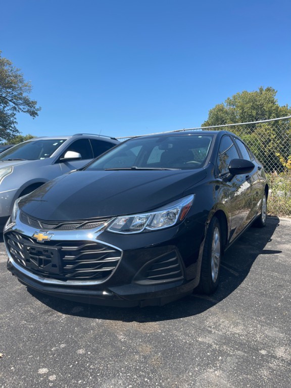 2019 Chevrolet Cruze Image 1