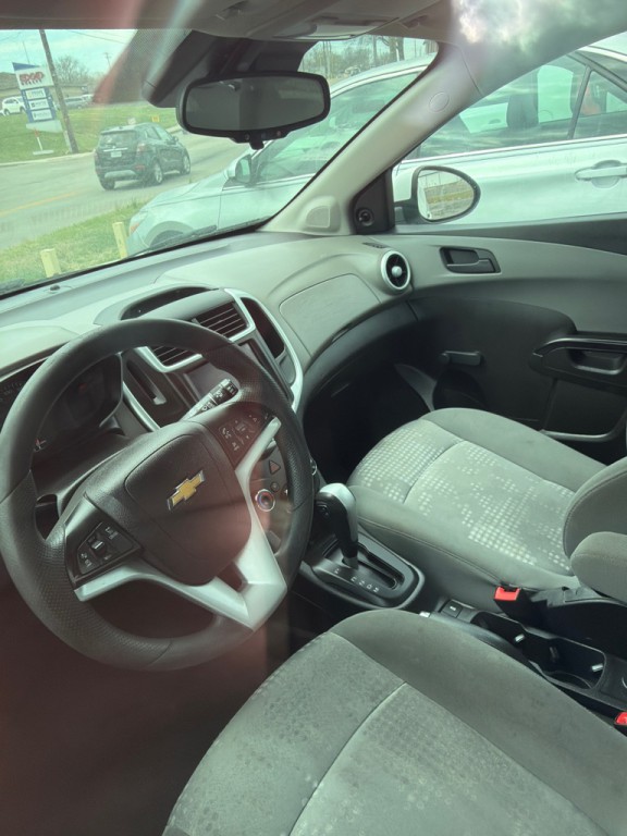 2020 Chevrolet Sonic Image 2