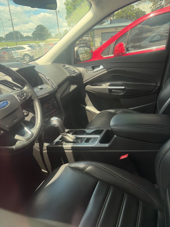 2019 Ford Escape Image 2