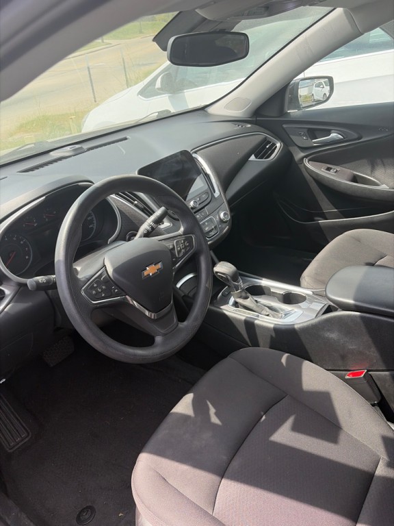 2021 Chevrolet Malibu Image 2
