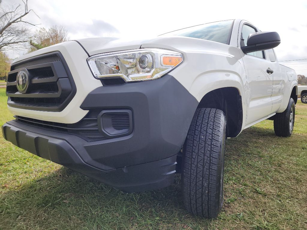 2023 Toyota Tacoma Image 2