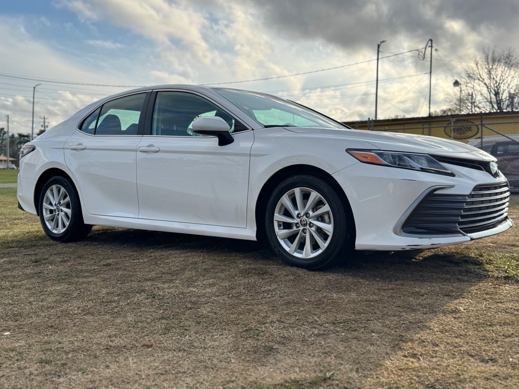 2022 Toyota Camry Image 2