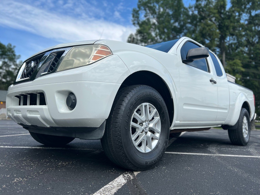 2015 Nissan Frontier Image 1