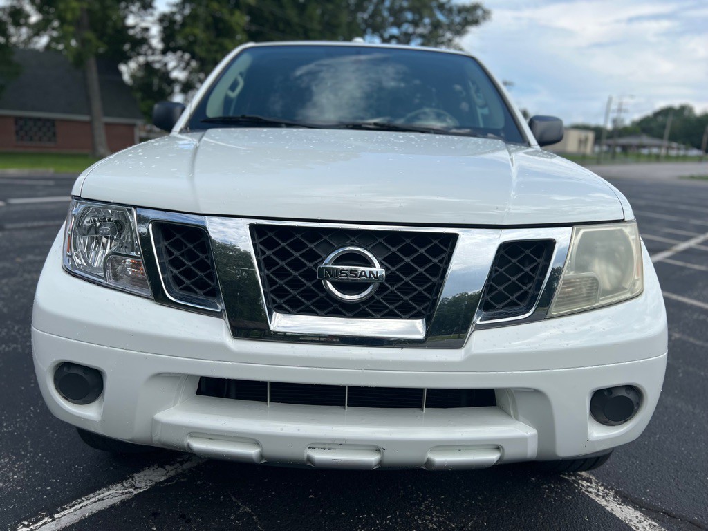 2015 Nissan Frontier Image 2