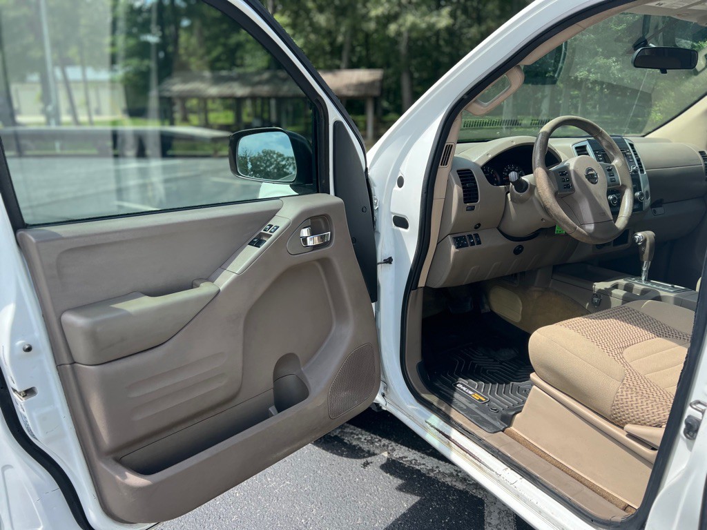 2015 Nissan Frontier Image 12