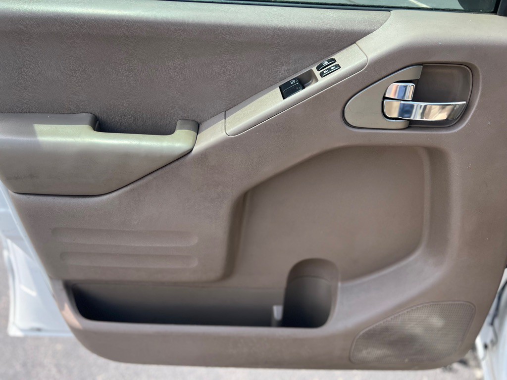 2015 Nissan Frontier Image 13