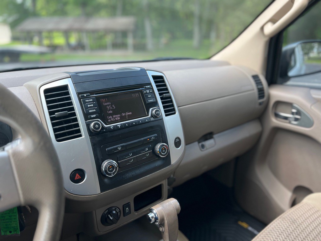 2015 Nissan Frontier Image 18