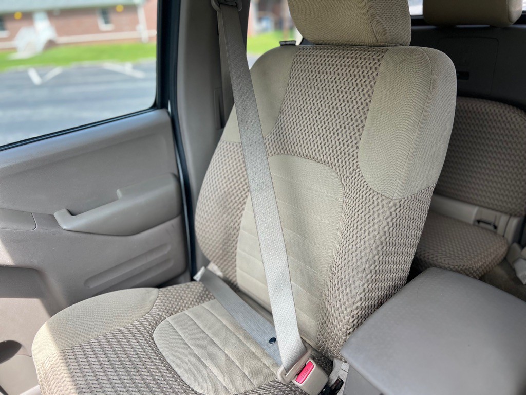 2015 Nissan Frontier Image 21