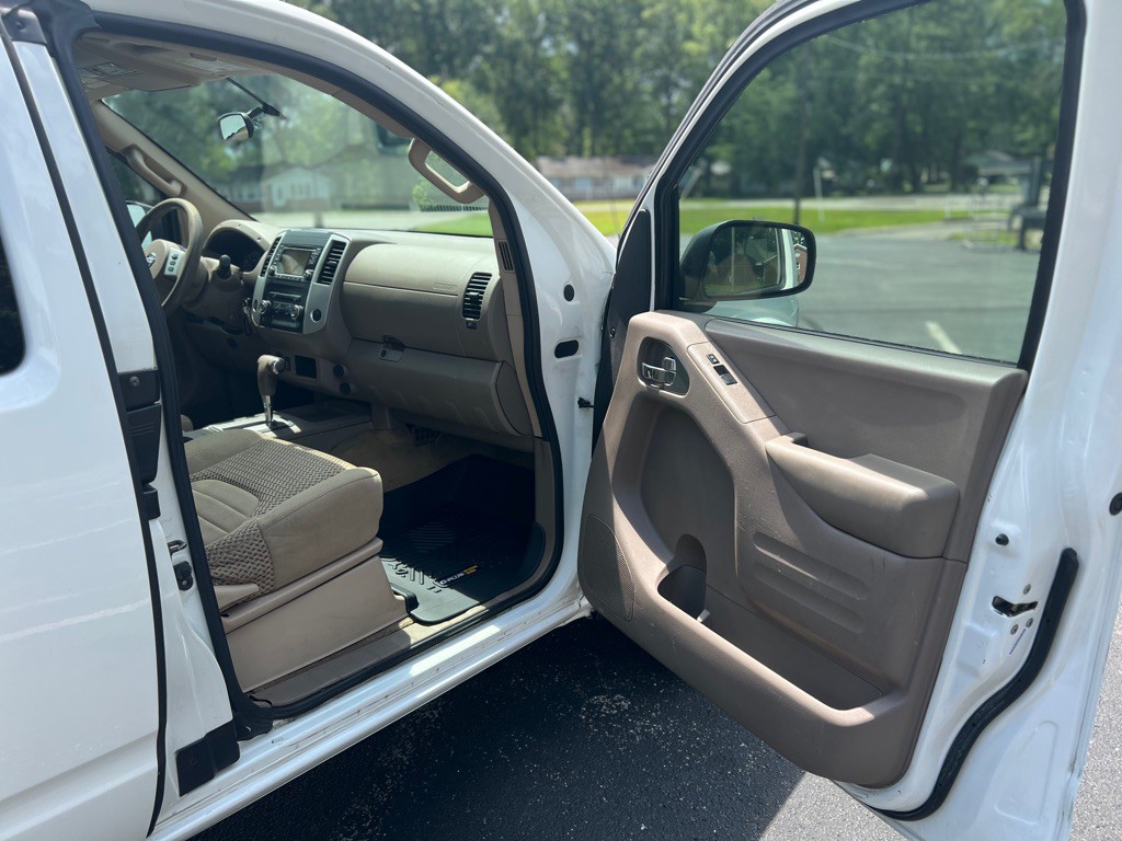 2015 Nissan Frontier Image 22