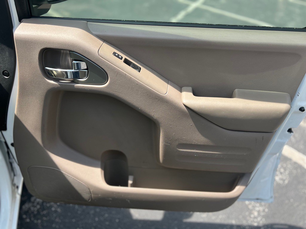 2015 Nissan Frontier Image 23