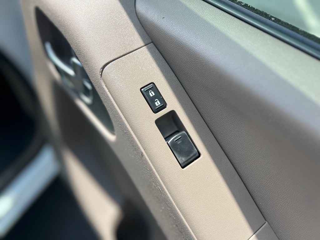 2015 Nissan Frontier Image 24