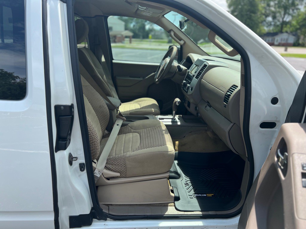 2015 Nissan Frontier Image 25