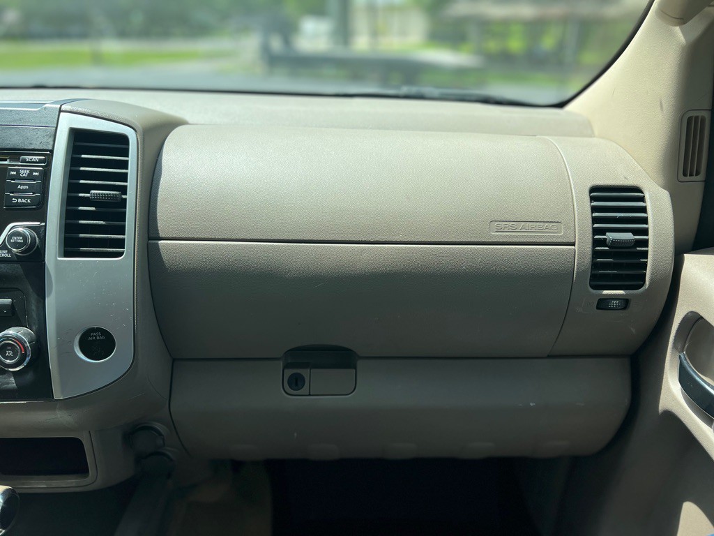 2015 Nissan Frontier Image 26