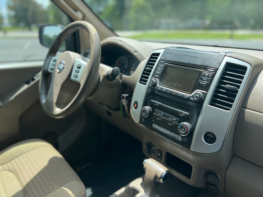 2015 Nissan Frontier Image 27